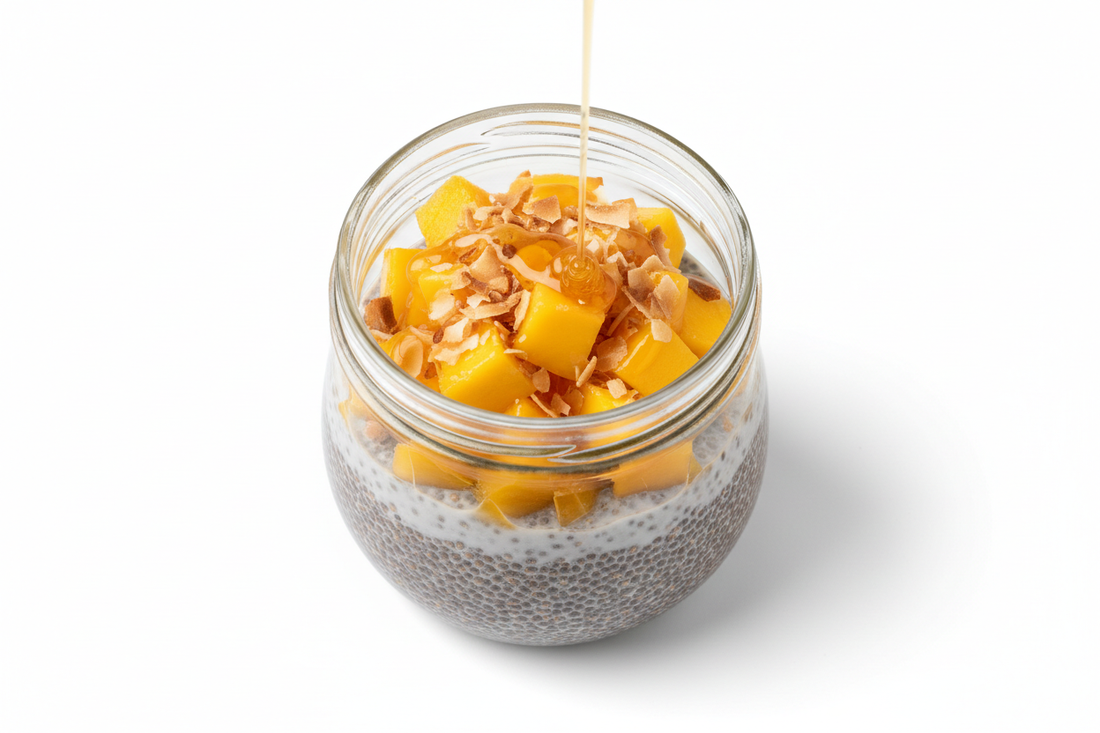 Bol de semillas de chía con leche de almendra y mango – Desayuno fit recuperación nocturna – Kyos Sport
