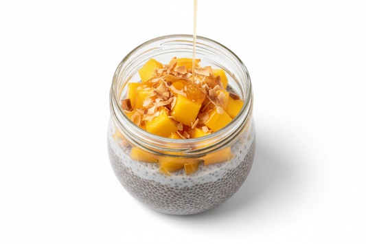 Bol de semillas de chía con leche de almendra y mango – Desayuno fit recuperación nocturna – Kyos Sport