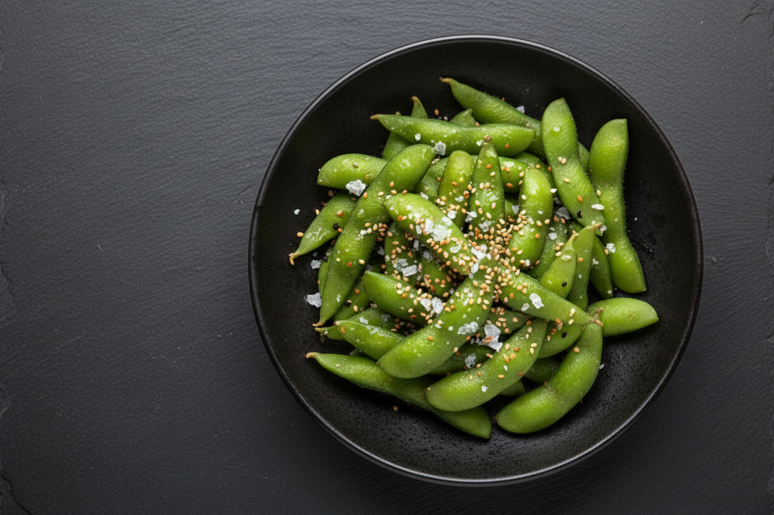 Edamame al vapor con sal marina, sésamo tostado y aceite de sésamo – Snack fit post-entreno vegano – Kyos Sport