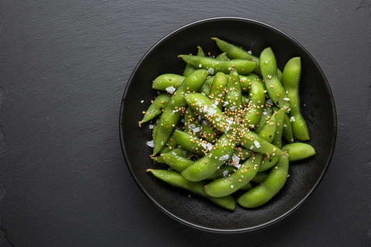 Edamame al vapor con sal marina, sésamo tostado y aceite de sésamo – Snack fit post-entreno vegano – Kyos Sport