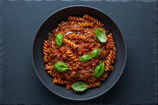 Pasta de lentejas rojas con boloñesa de pavo y verduras – Comida fit masa muscular – Kyos Sport