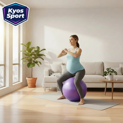 Mujer ejercitando con pelota mini pilates 25cm antideslizante